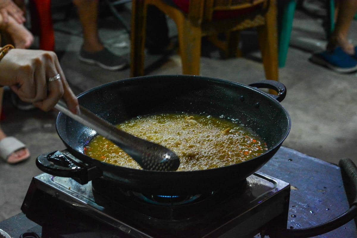 Metode menggoreng dengan deep-frying.