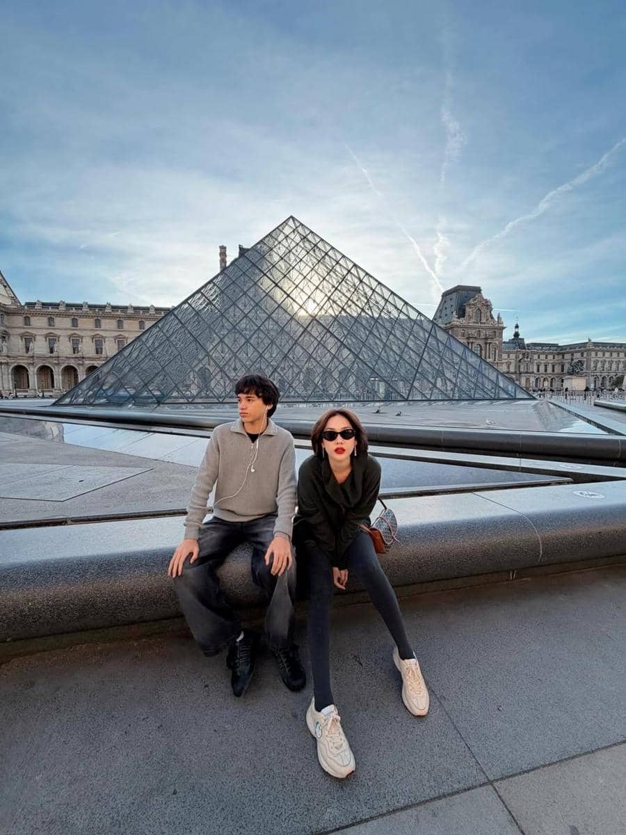 BCL jalan-jalan di museum Louvre