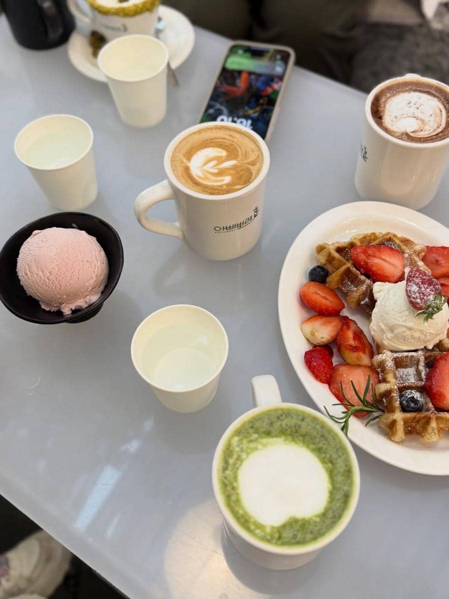 Krijiana ajak keluarga nongkrong ke kafe viral di Seoul