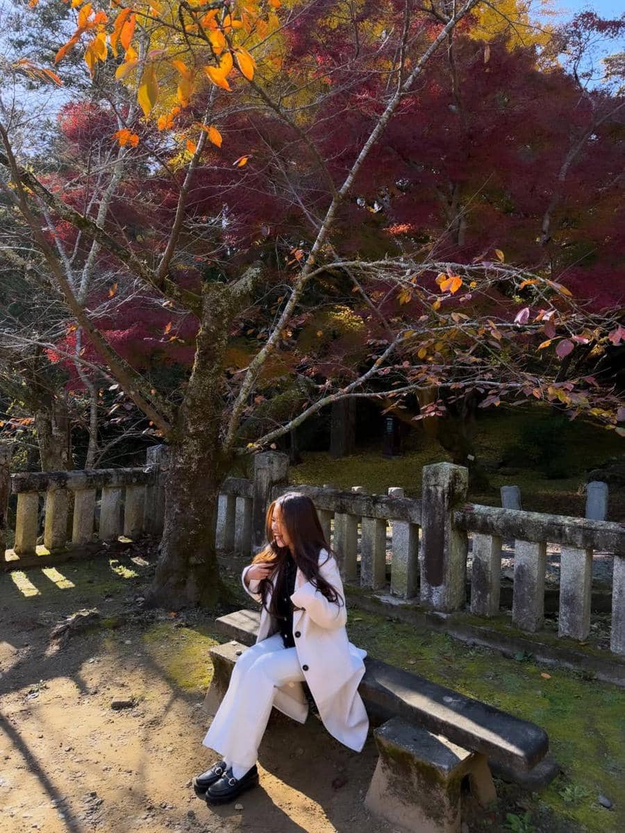 Ummi Quary saat menikmati musim gugur di Jepang