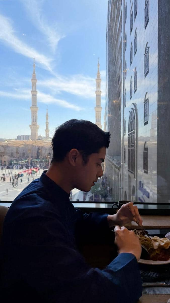 Alyssa dan Al Ghazali umrah bersama