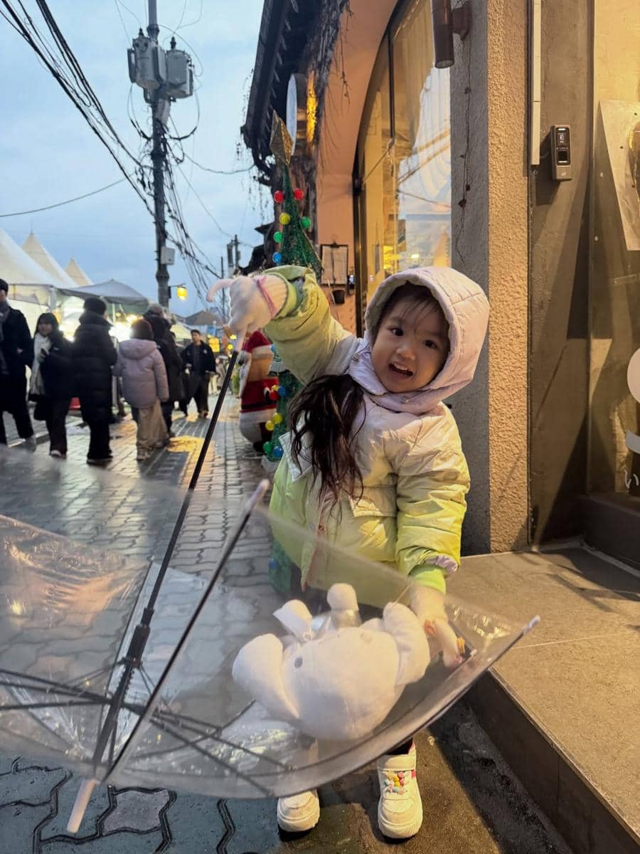 Krijiana ajak keluarga nongkrong ke kafe viral di Seoul