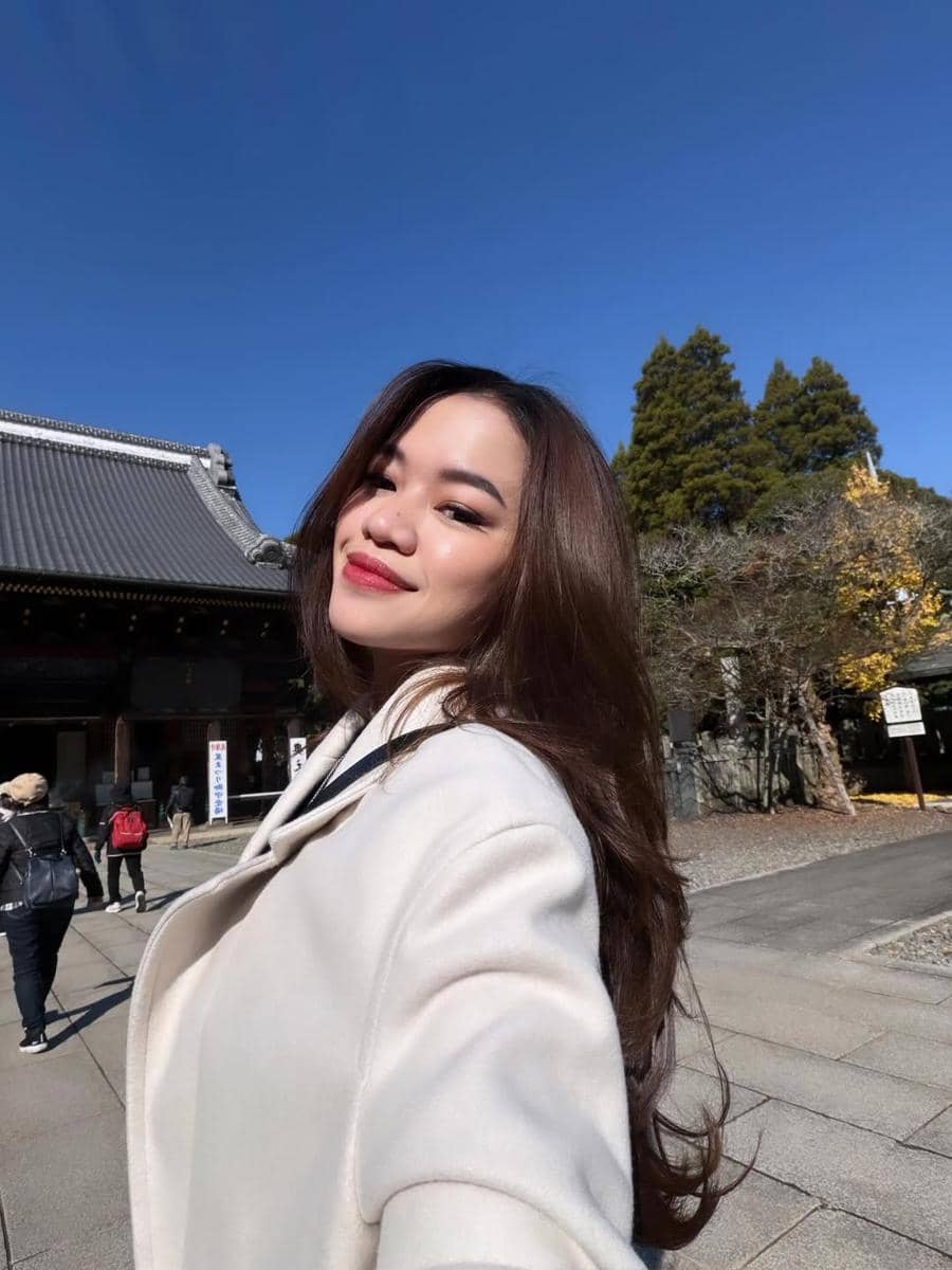 Ummi Quary saat menikmati musim gugur di Jepang