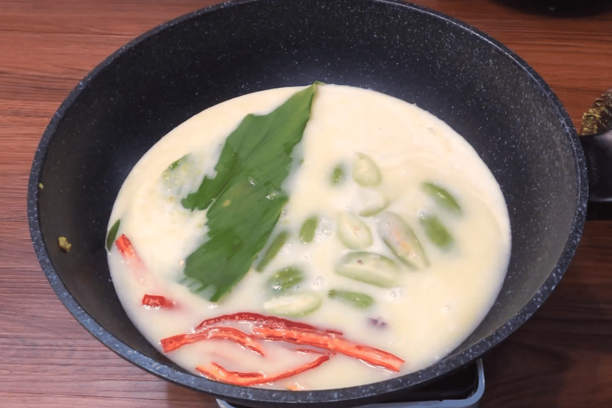 ilustrasi memasak gulai masin ikan padang