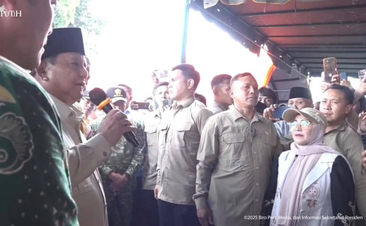 Presiden Prabowo Subianto meninjau Posko Pengungsian di Masjid Besar Al Abrar Takengon, Aceh Tengah, Jumat (12/12/2025) (Youtube.com/Sekretariat Kabinet)