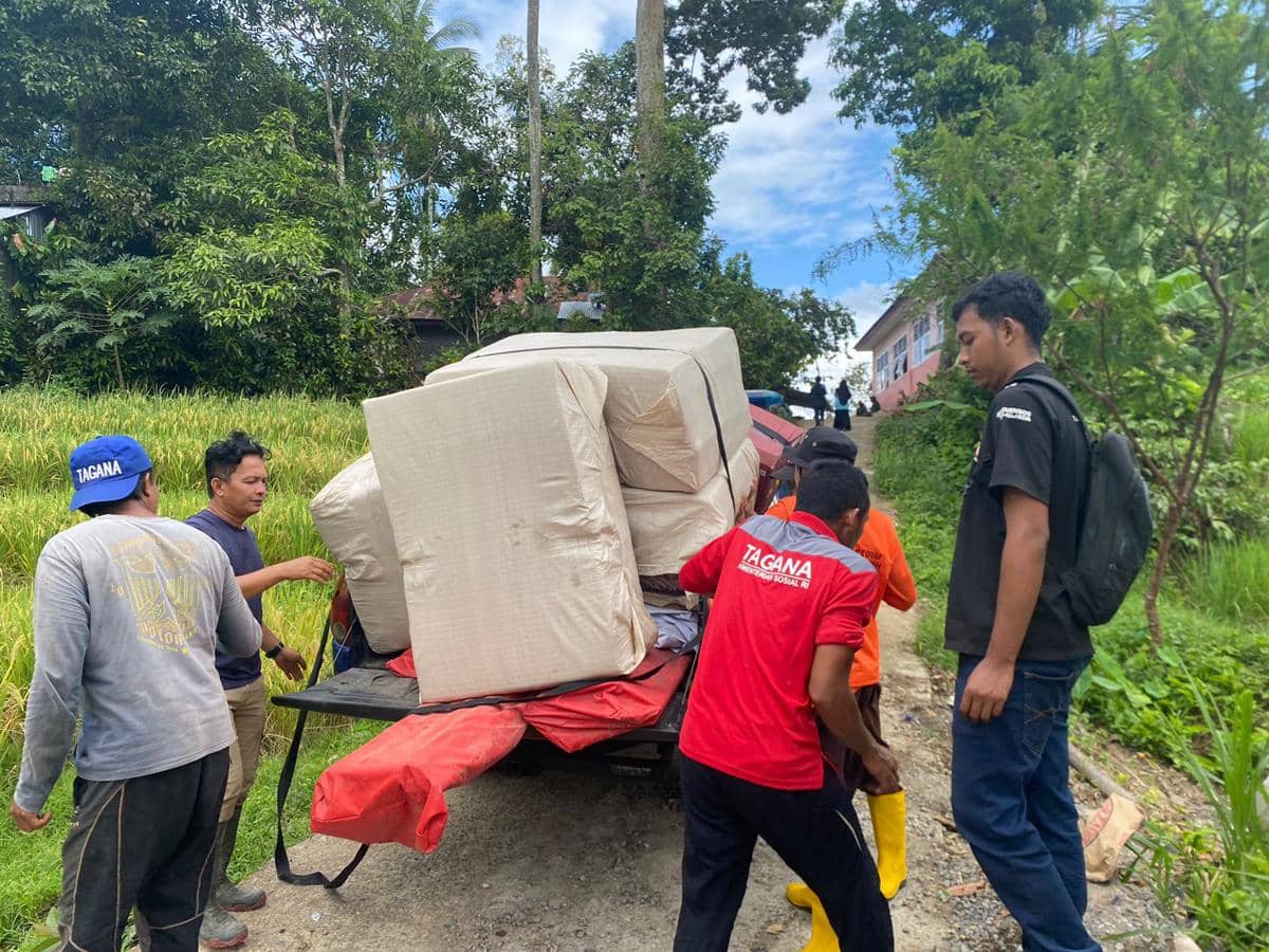 Penyaluran bantuan bencana di Sumbar