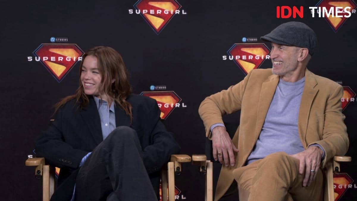 konferensi pers film Supergirl