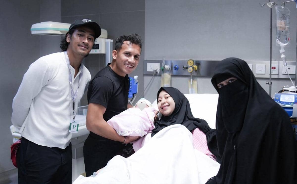 Adiba Khanza melahirkan