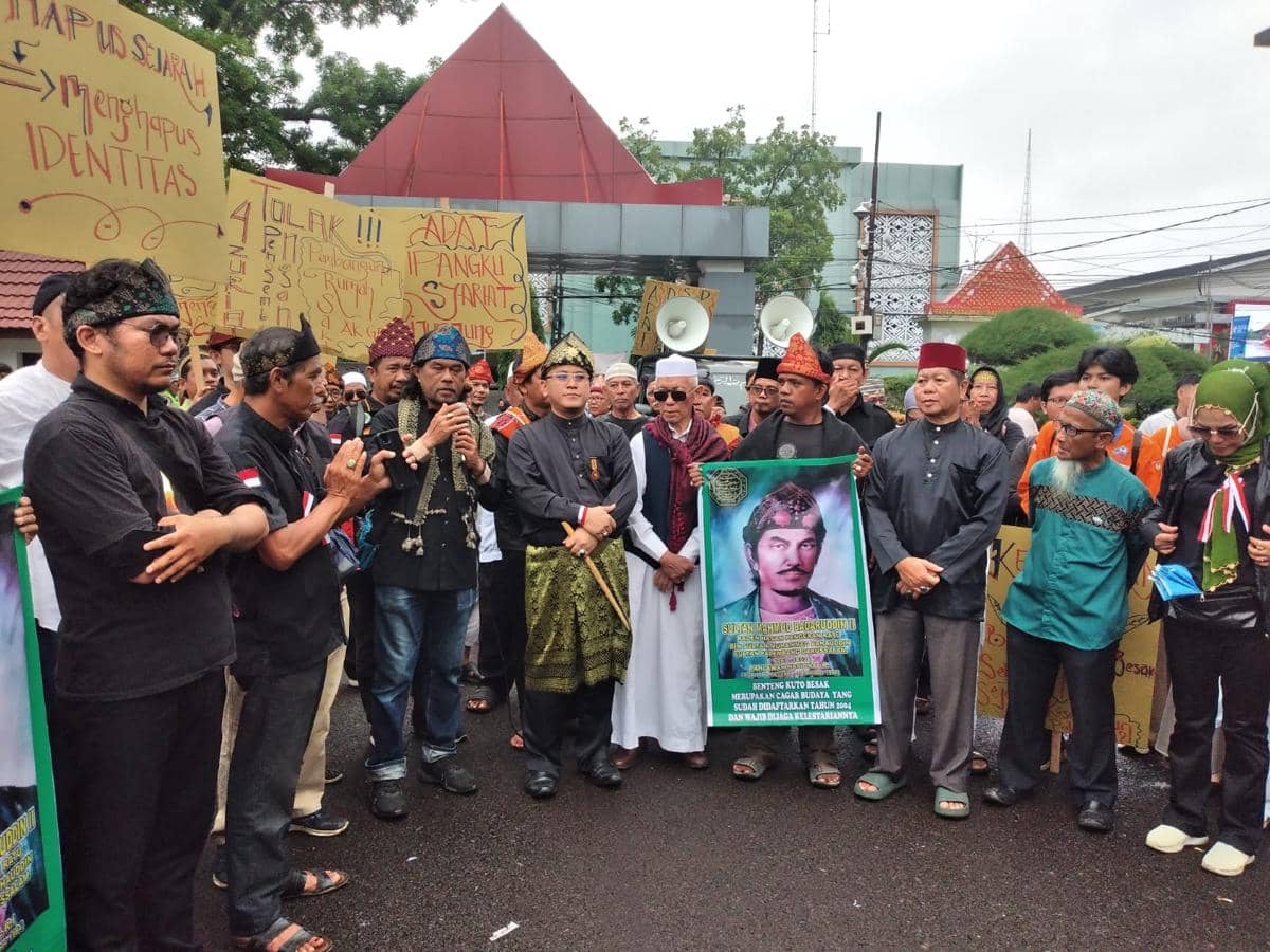 Ratusan Masa Gelar Aksi Penyelamatan BKB di Kantor Gubernur Sumsel