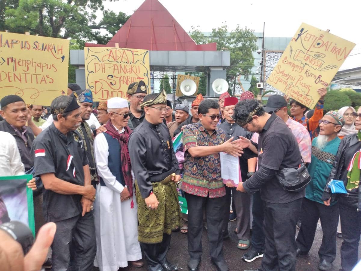 Ratusan Masa Gelar Aksi Penyelamatan BKB di Kantor Gubernur Sumsel