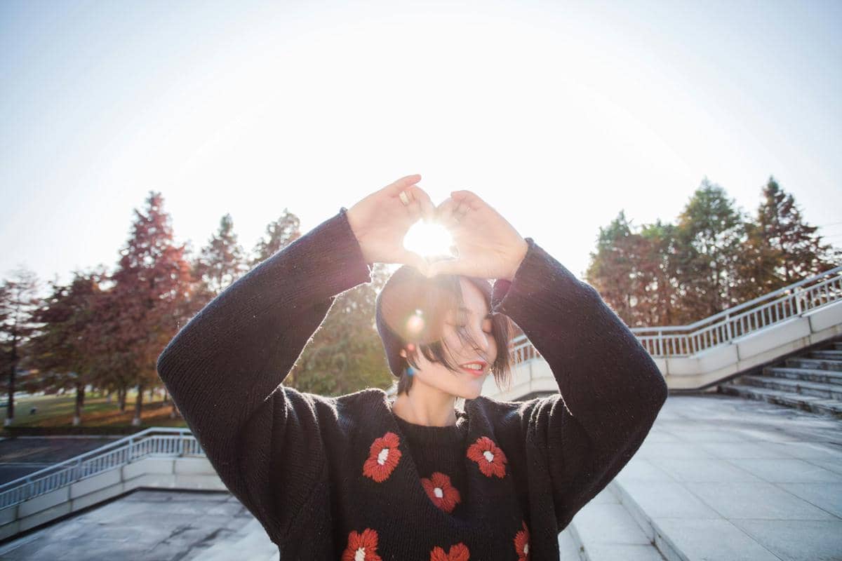 Ilustrasi merasa positif (unsplash.com/Photo by 光术 山影)