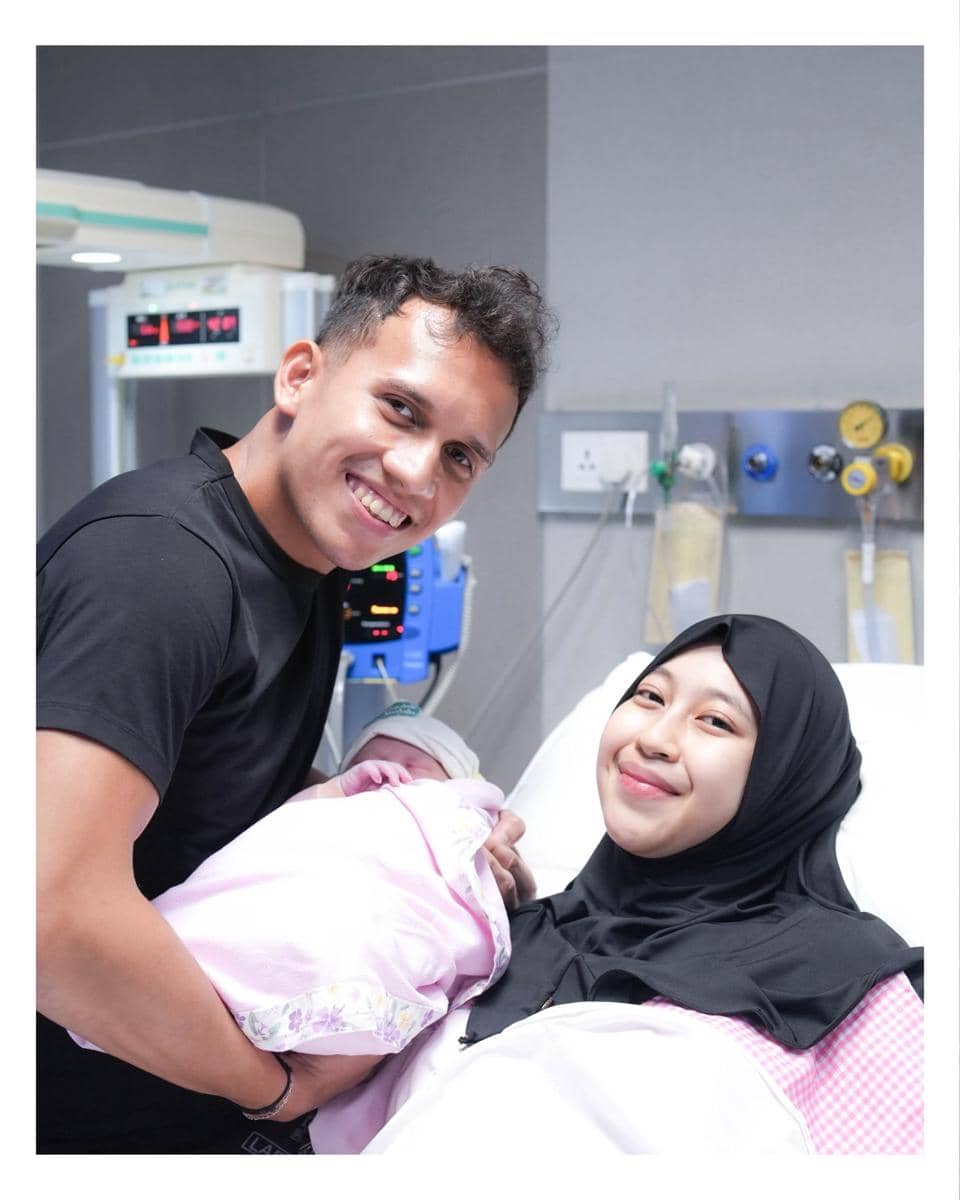 Adiba Khanza melahirkan