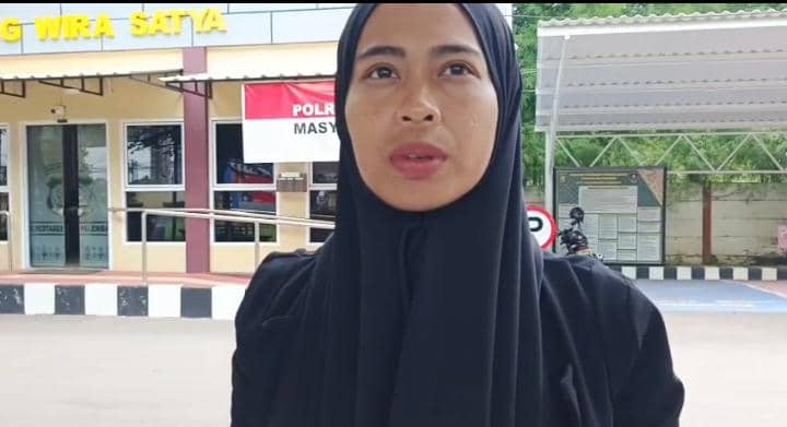 Sriharti saat malapor ke polisi terkait kasus perselisihan dengan tetangga beberapa waktu lalu