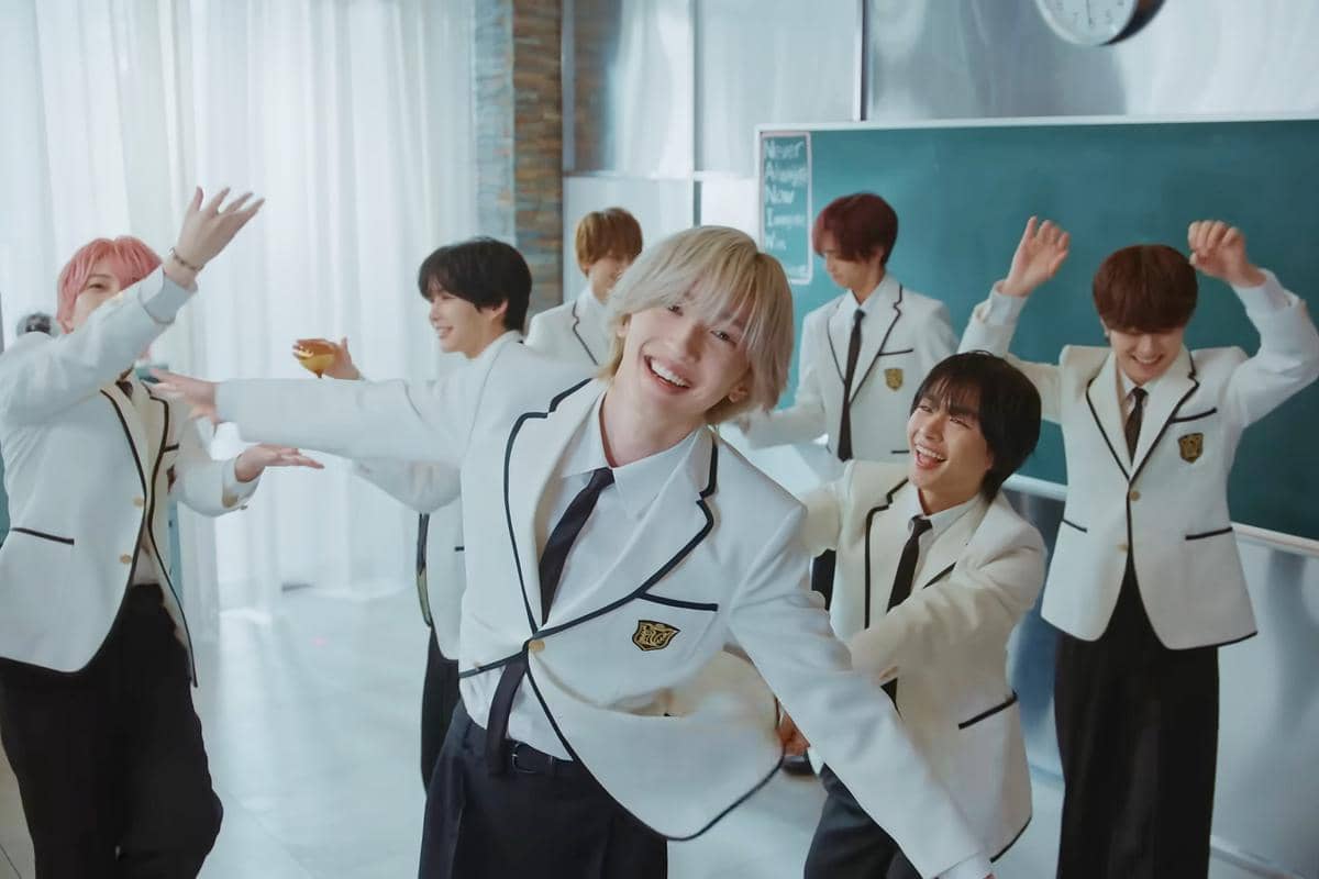 MV Naniwa Danshi - Never Romantic