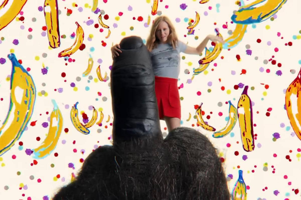 Cuplikan MV The Less I Know the Better - Tame Impala