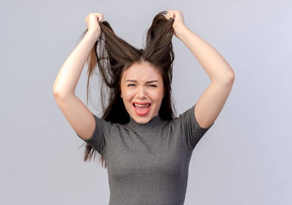 6 Cara Mengakali Rambut Lepek Tanpa Keramas, Pernah Coba?