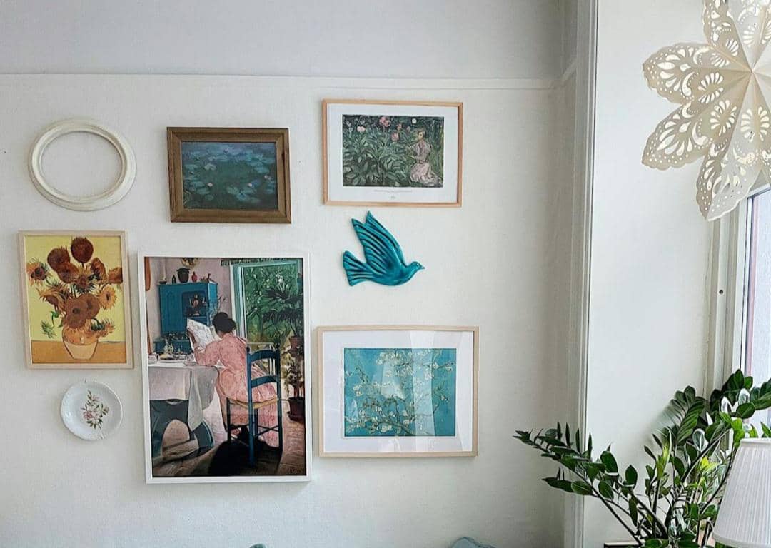 ilustrasi dekorasi wall gallery