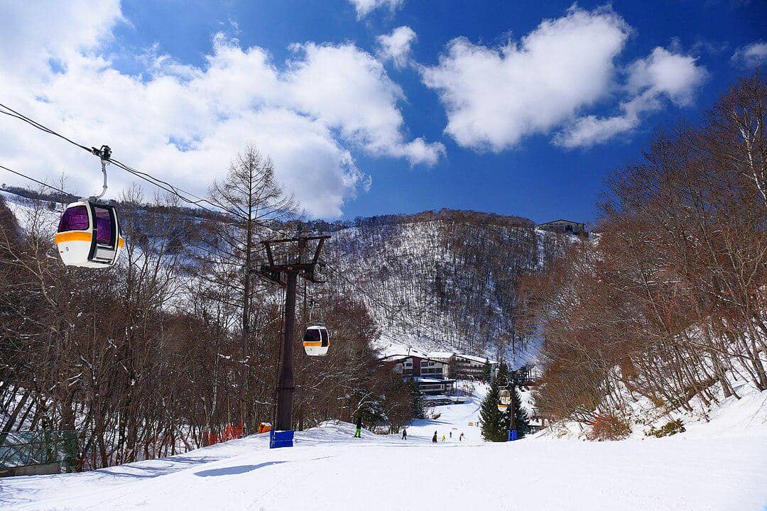 potret salah satu dari banyak resor di Shiga Kogen