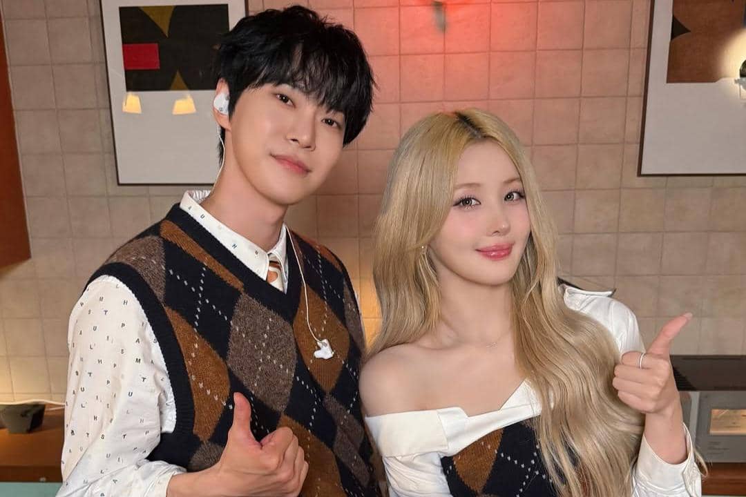 potret Doyoung NCT dan Belle KISS OF LIFE