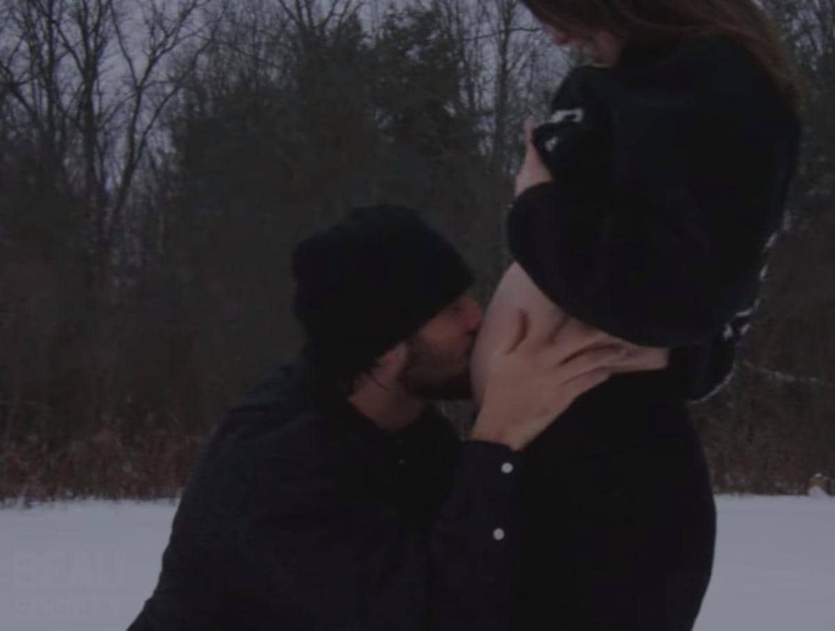 Hailee Steinfeld umumkan kehamilan (instagram.com/haileesteinfeld)