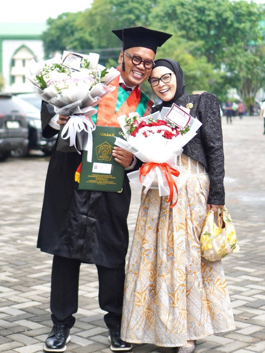 Uya Kuya wisuda S2 (instagram.com/astridkuya)