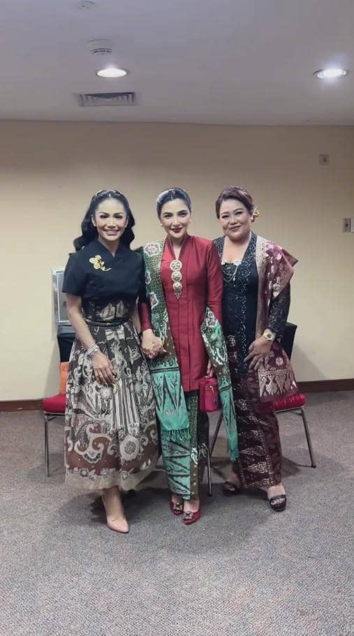 Sarah Menzel Wisuda S1 (instagram.com/ashanty_ash)