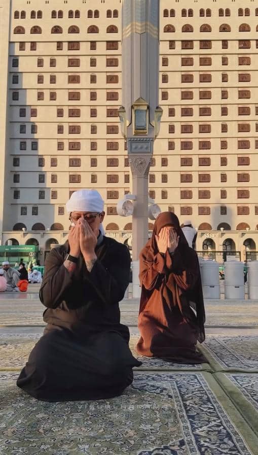  Clara Shinta dan Suami Ibadah Umrah (instagram.com/clarashintareal)