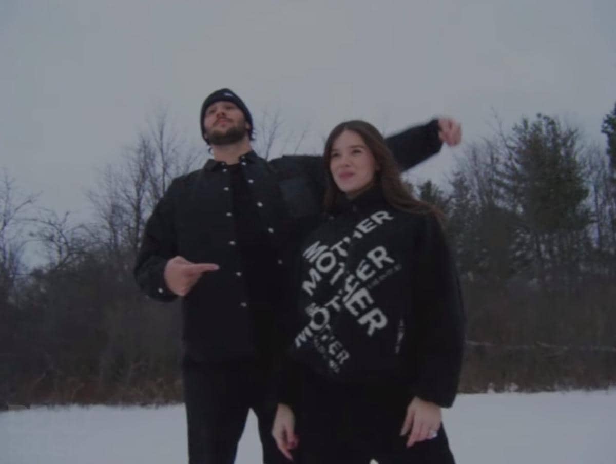 Hailee Steinfeld umumkan kehamilan (instagram.com/haileesteinfeld)