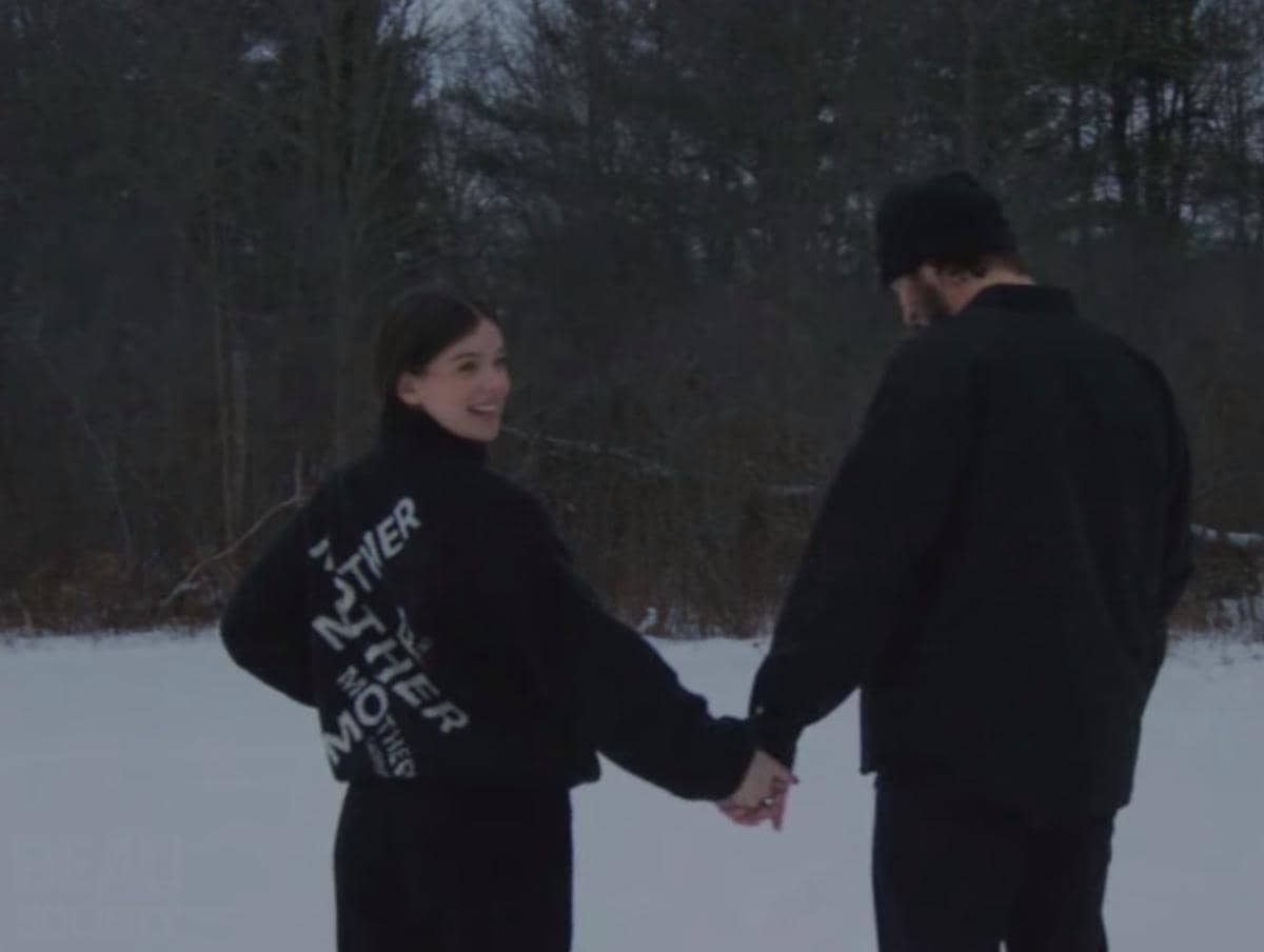 Hailee Steinfeld umumkan kehamilan (instagram.com/haileesteinfeld)