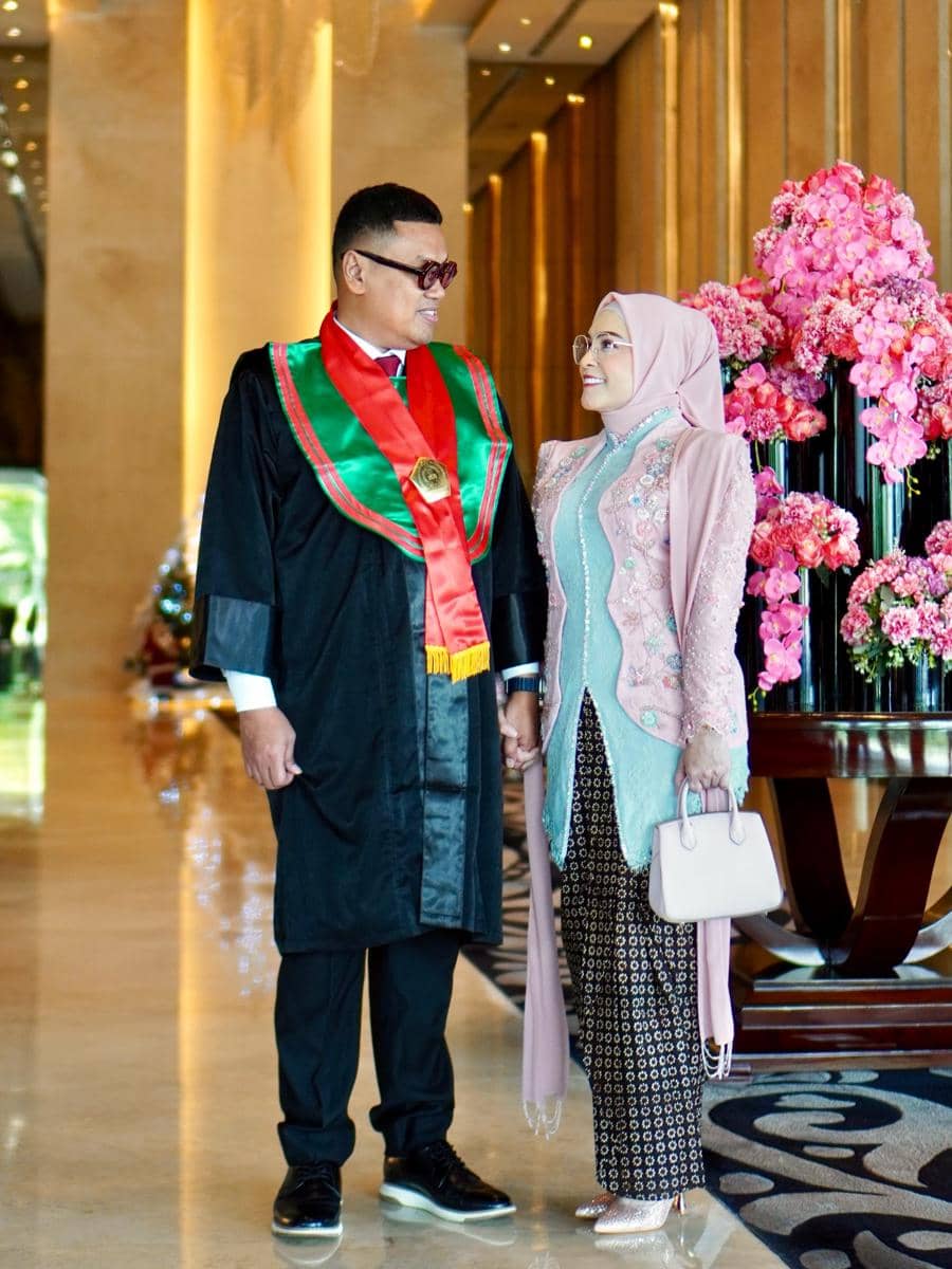 Uya Kuya wisuda S2 (instagram.com/astridkuya)