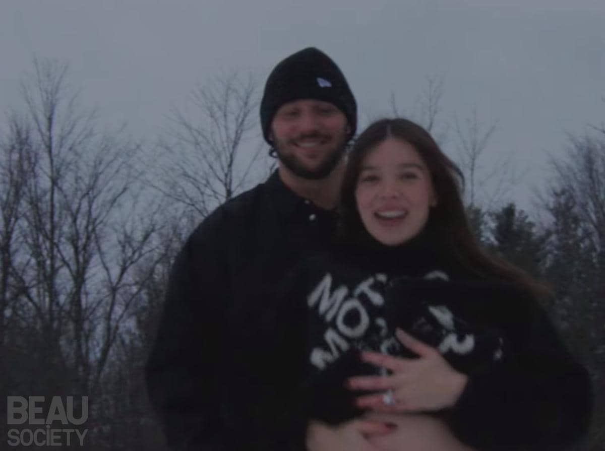 Hailee Steinfeld umumkan kehamilan (instagram.com/haileesteinfeld)