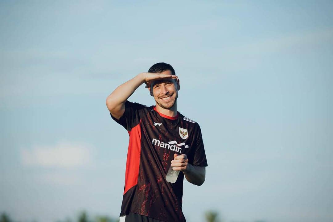 thom haye disesi latihan bersama timnas indonesia