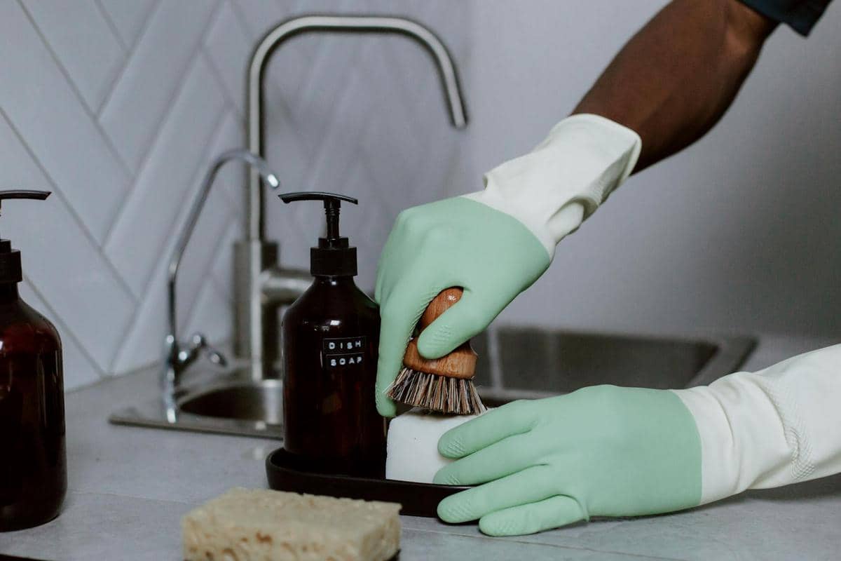 https://www.pexels.com/photo/close-up-of-male-hands-in-latex-gloves-for-washing-dishes-10573242/