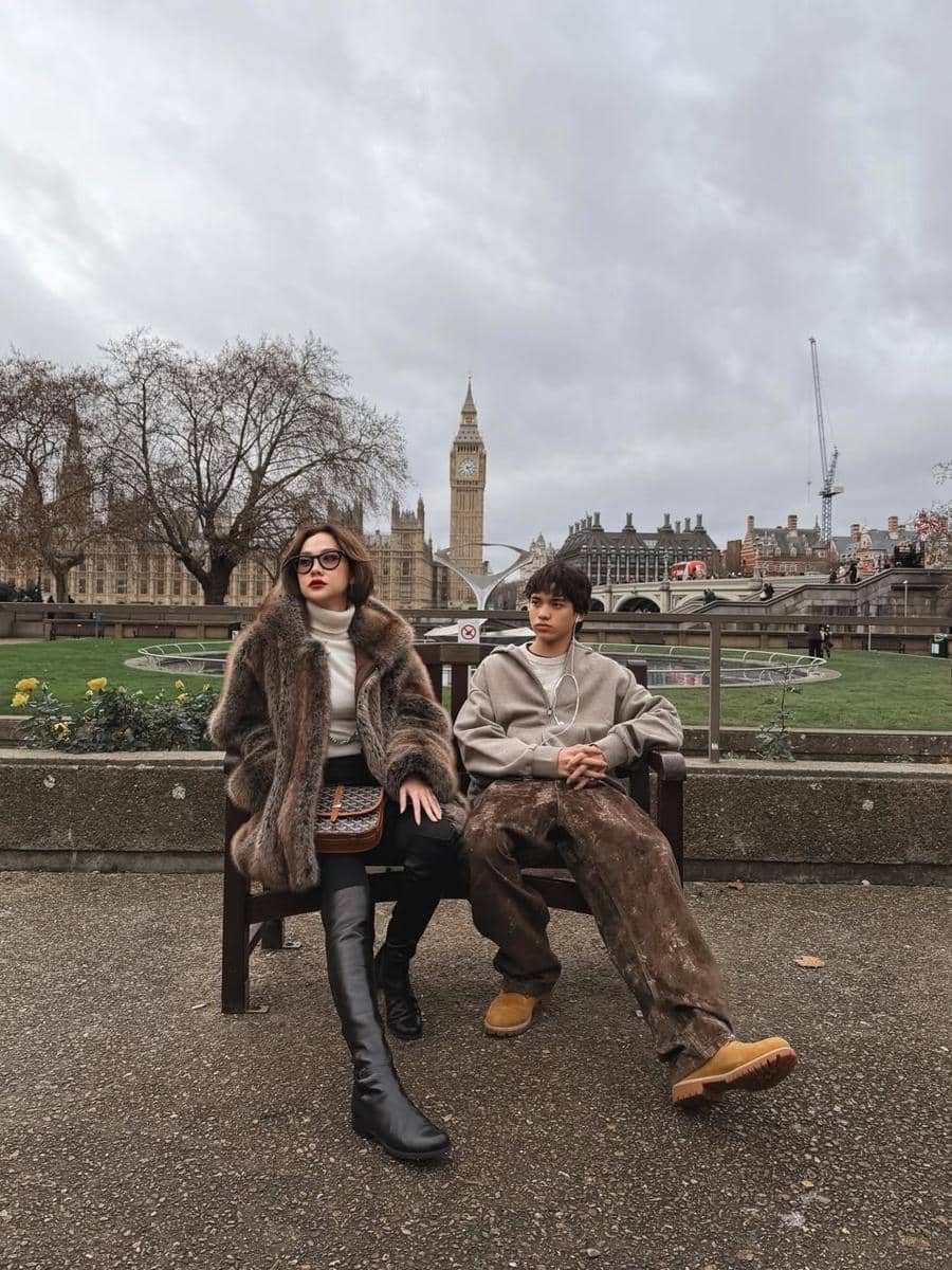 BCL dan keluarga jalan-jalan di London.