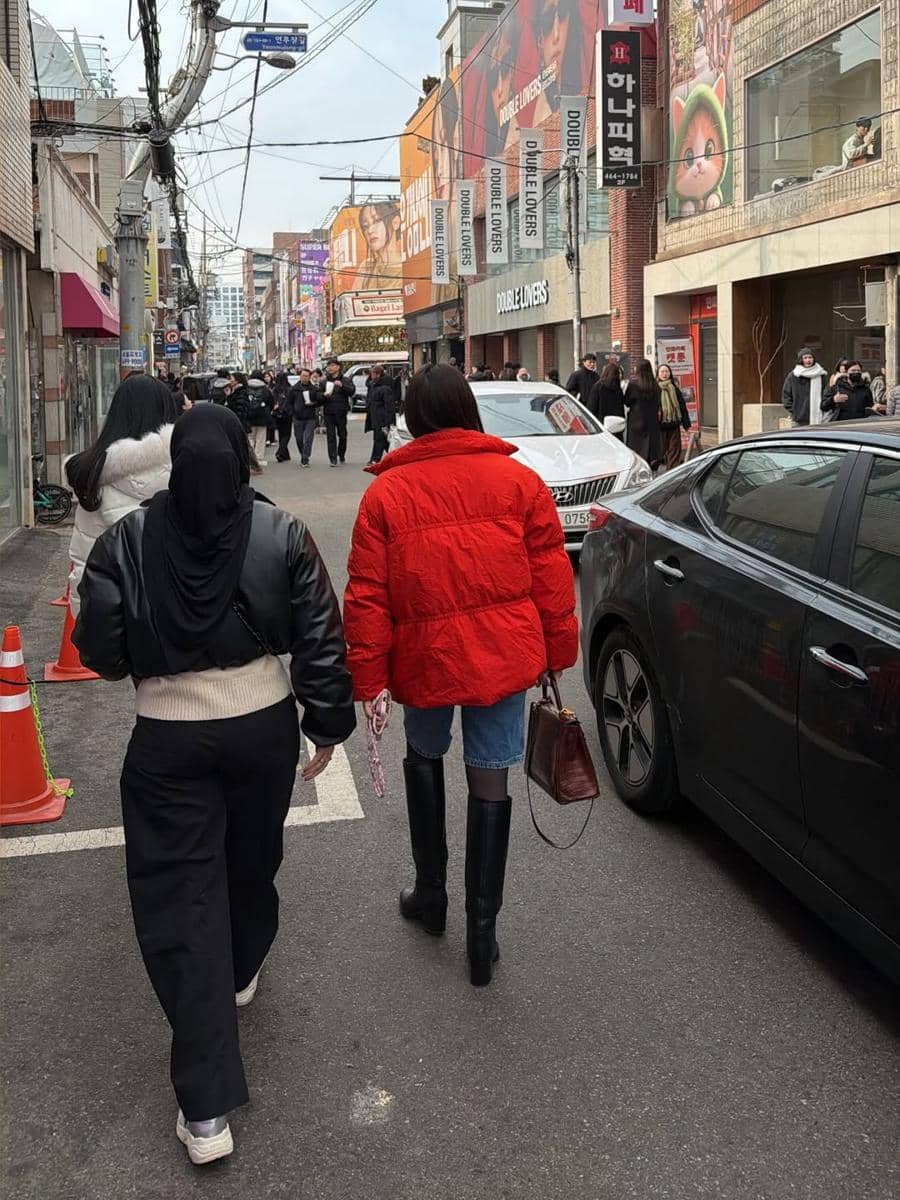 Wanda Hara jalan-jalan di Seoul