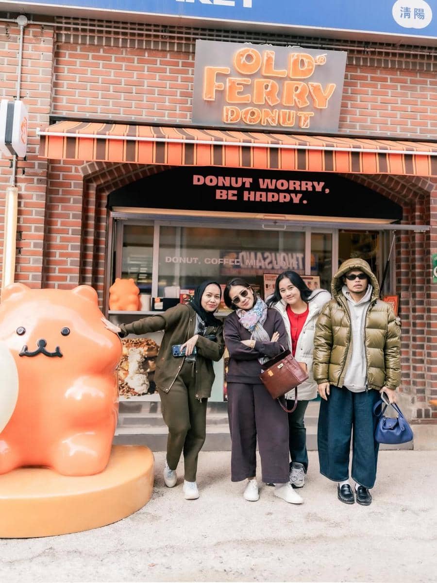 Wanda Hara jalan-jalan di Seoul