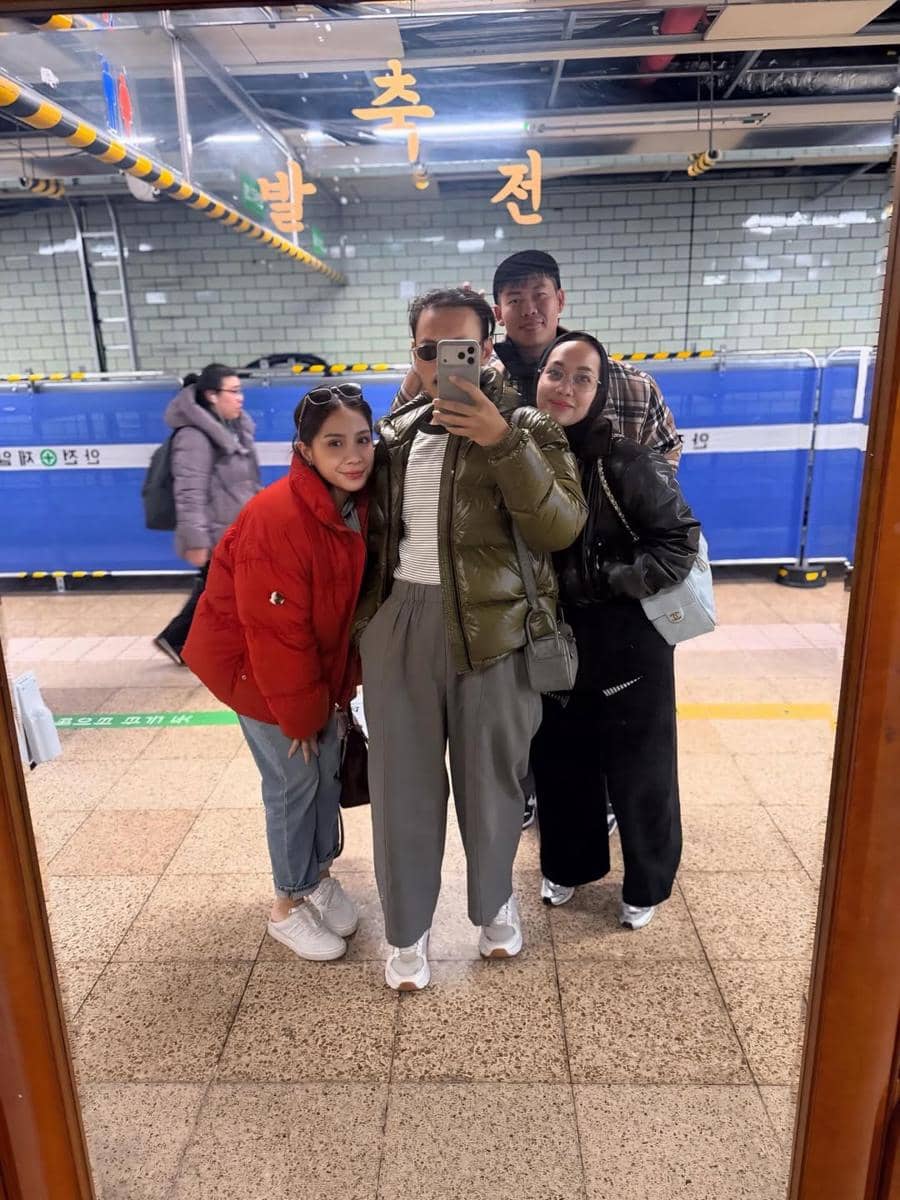 Wanda Hara jalan-jalan di Seoul