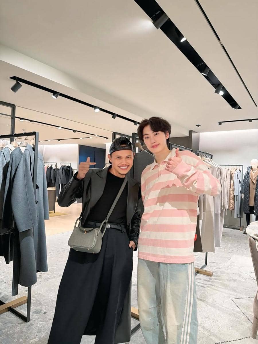 Wanda Hara jalan-jalan di Seoul