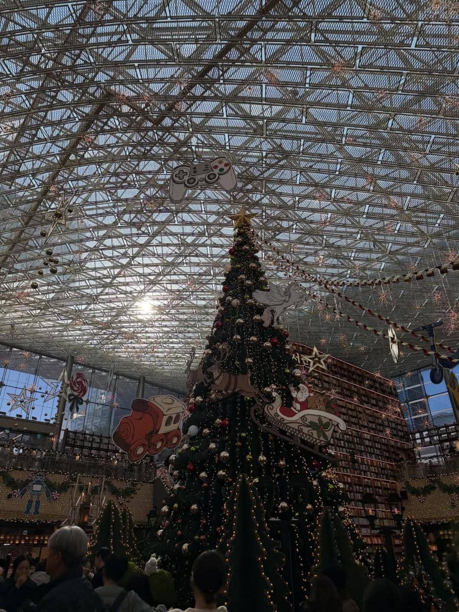 Wanda Hara jalan-jalan di Seoul