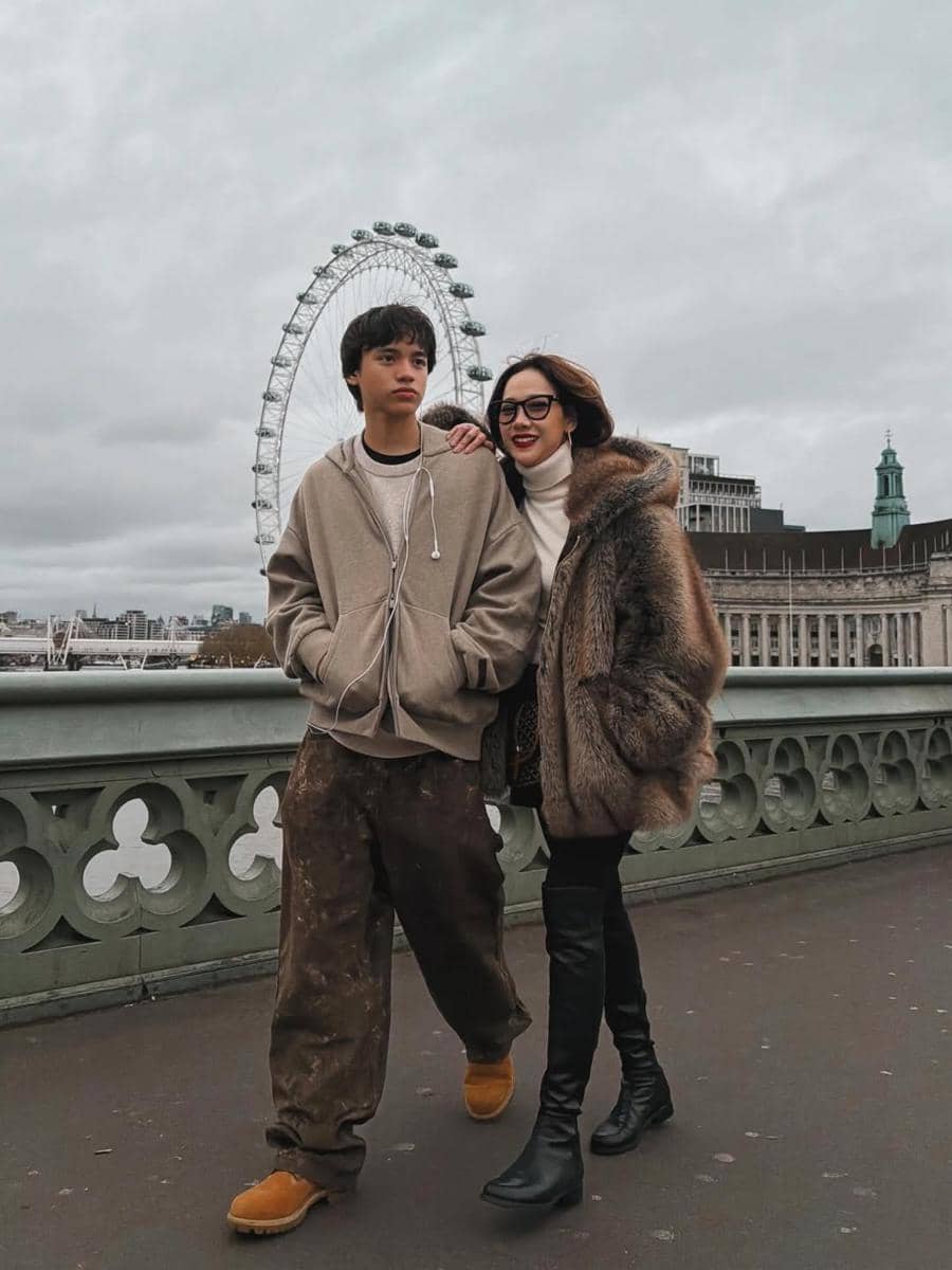 BCL dan keluarga jalan-jalan di London.