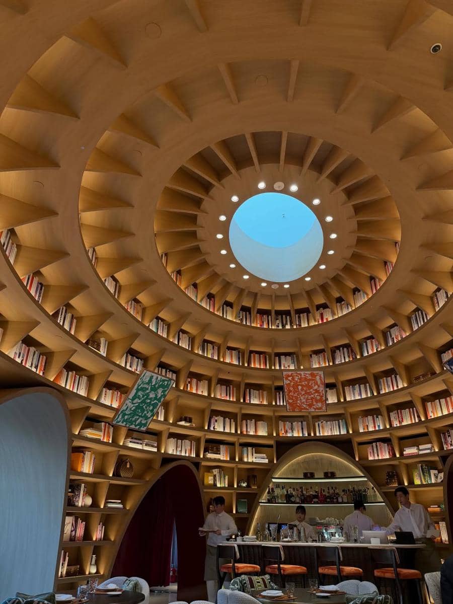 Wanda Hara jalan-jalan di Seoul