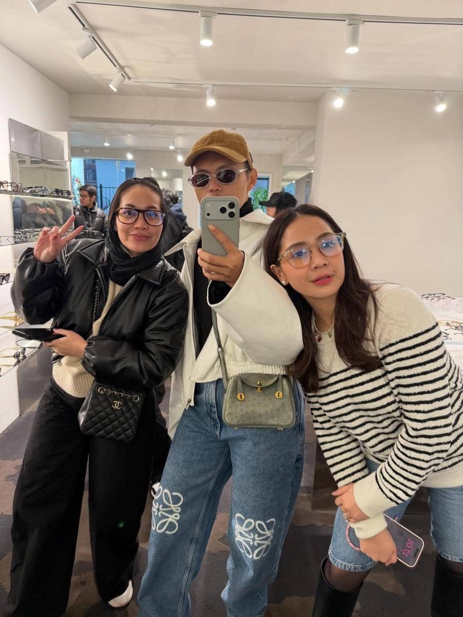 Wanda Hara jalan-jalan di Seoul