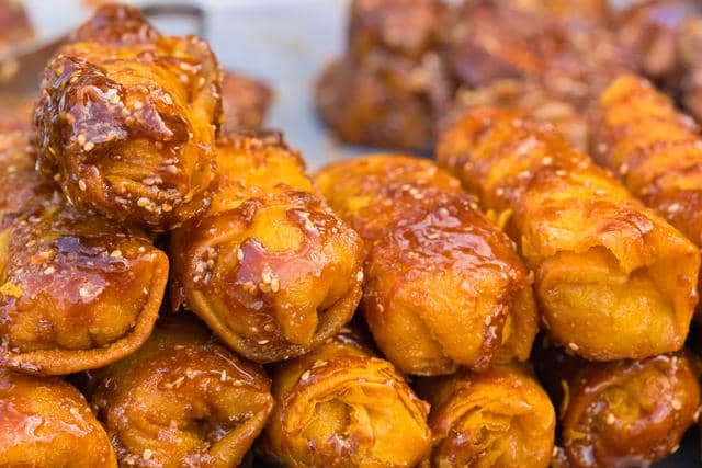 ilustrasi pisang aroma dengan lapisan karamel 