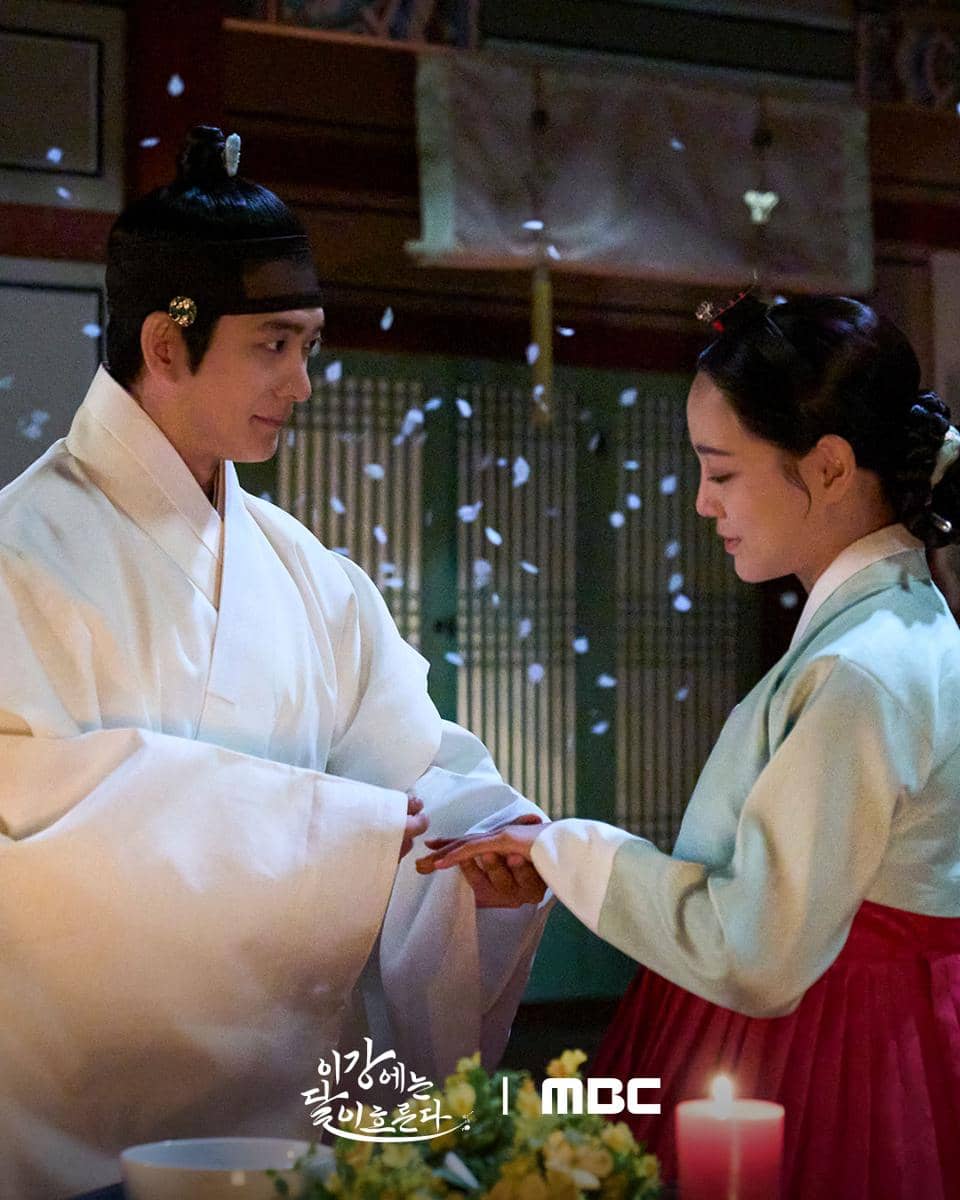 Kang Tae Oh dan Kim Se Jeong di KDrama Moon River