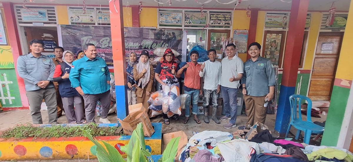 Tim Medis Unhas Sasar Wilayah Terparah di Sumbar, dari Operasi hingga Distribusi Logistik. (Dok. Unhas)