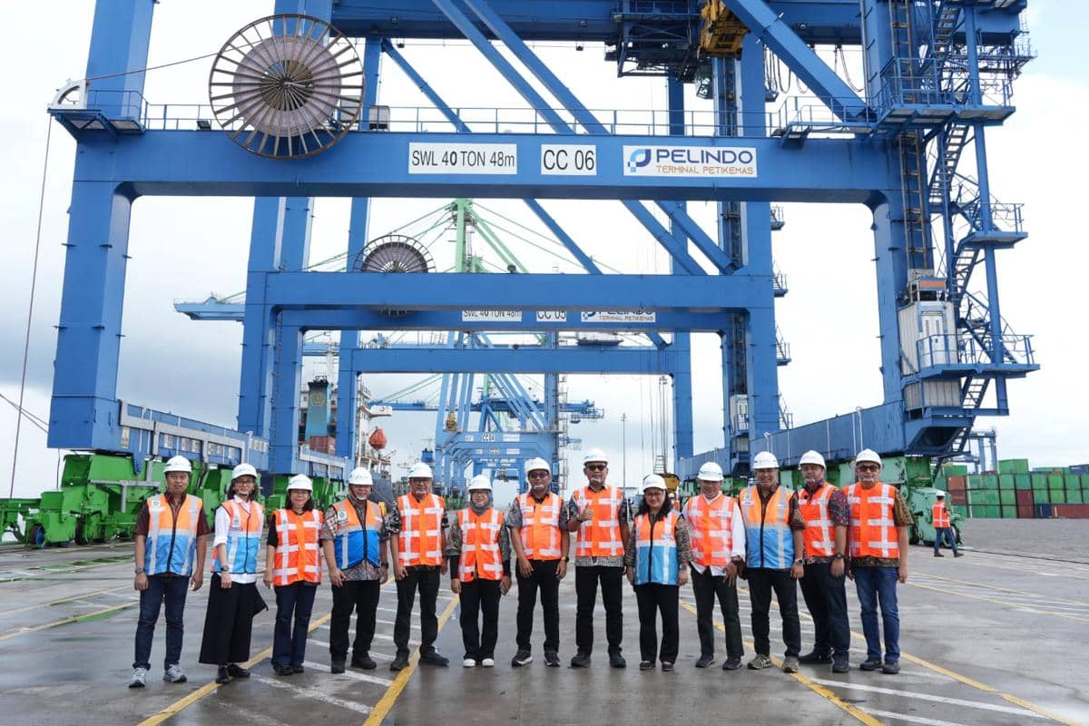 Kunjungan Danantara Asset Management (DAM) ke Pelabuhan Makassar dan Terminal Peti Kemas (TPK) New Makassar, Jumat (12/12/2025). (Dok. Pelindo Regional 4)