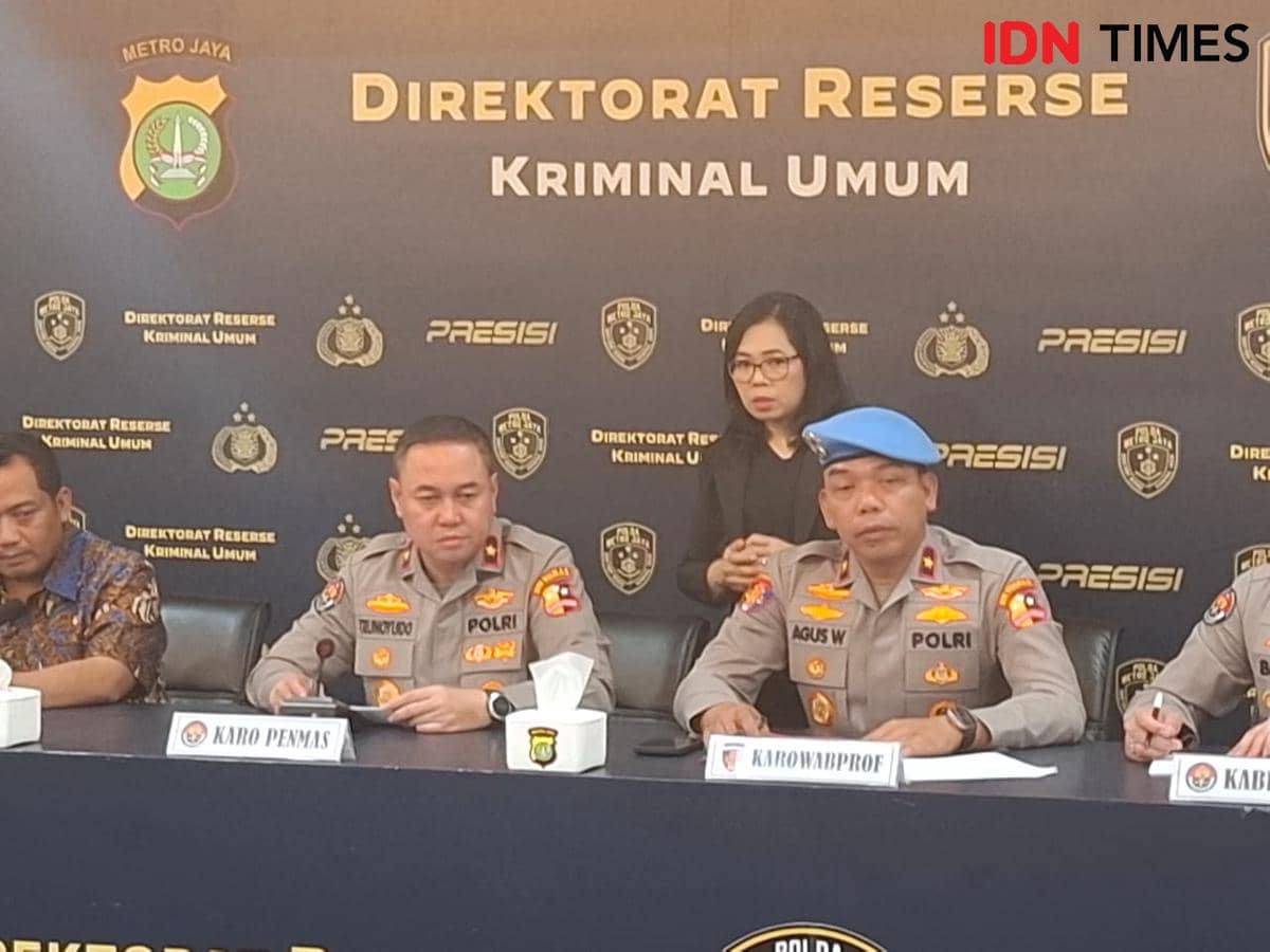 Karopenmas Divhumas Polri Brigjen Trunoyudo Wisnu Andiko dalam jumpa pers di Polda Metro Jaya, Jumat (12/12/2025).