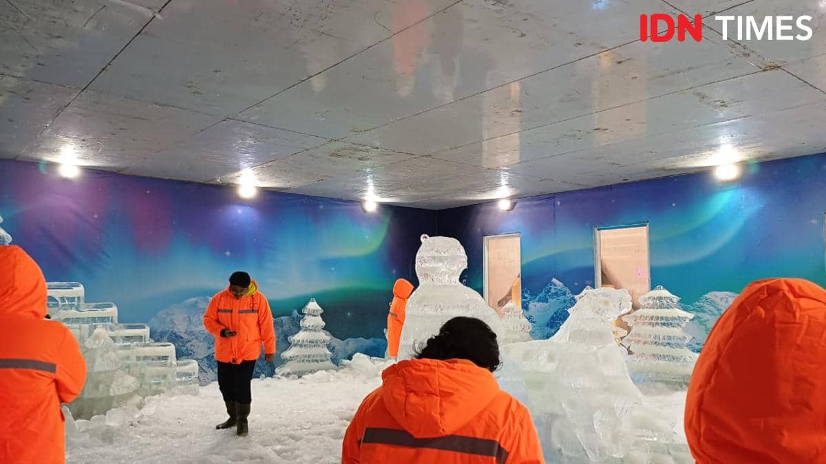 Potret bermain salju di Christmas Aurora, Mal Ciputra, Jakarta Barat