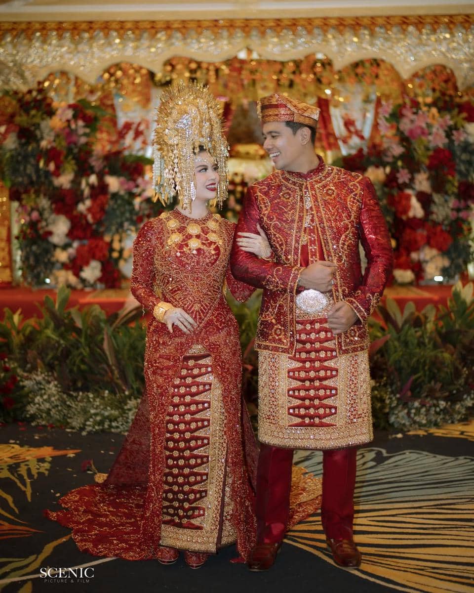 “Dalam tenun waktu, kita menjahit janji. Merah saga, emas cahaya, abadi selamanya.”@fransfaisal_.jpg