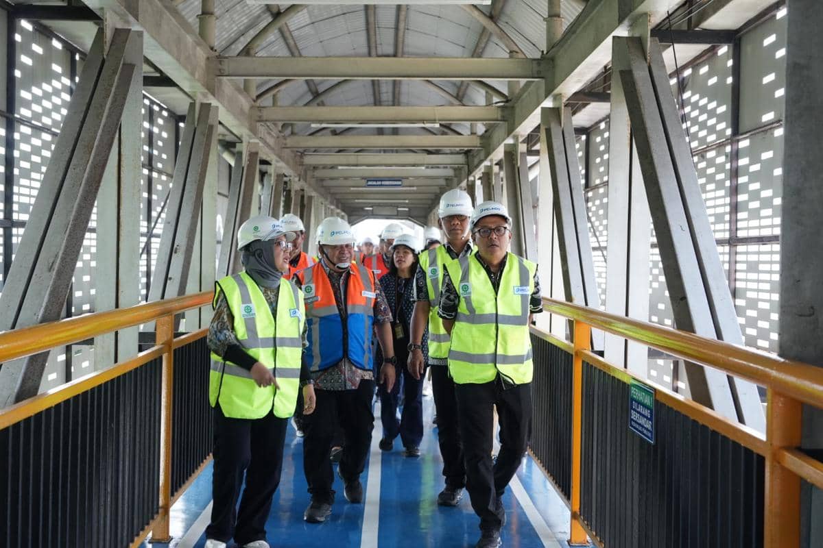 Kunjungan Danantara Asset Management (DAM) ke Pelabuhan Makassar dan Terminal Peti Kemas (TPK) New Makassar, Jumat (12/12/2025). (Dok. Pelindo Regional 4)